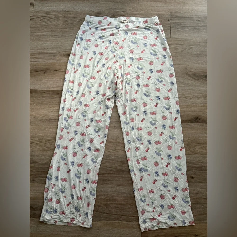 Djerf Avenue Go Slow Summer Berries Pajamas Size XL - Picture 6 of 8